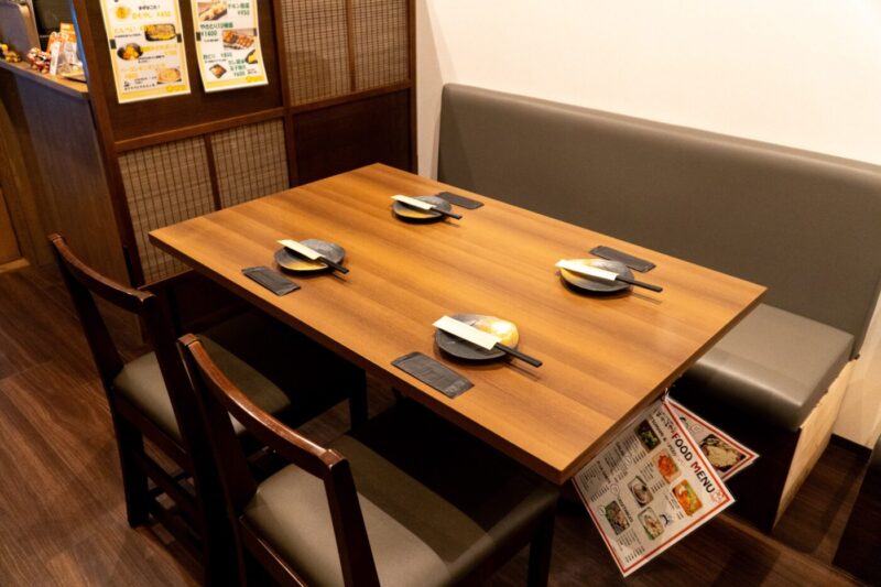 テーブル席